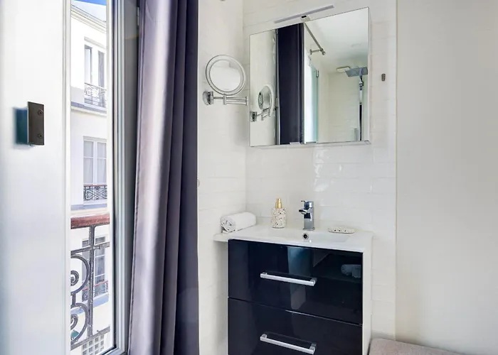 Eiffel Tower & Invalides - 1br - Cityapartmentstay شقة *